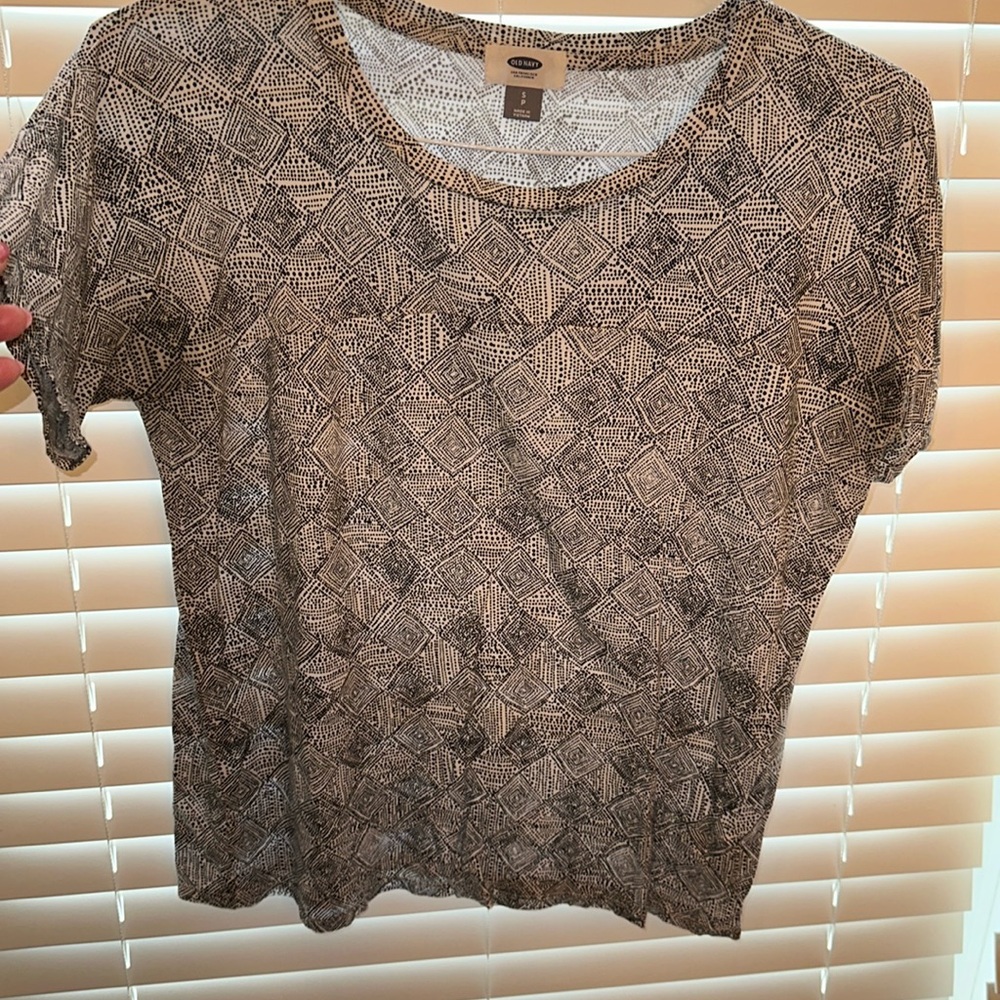 GUC. Old Navy geometric print, black and white, size small, rayon